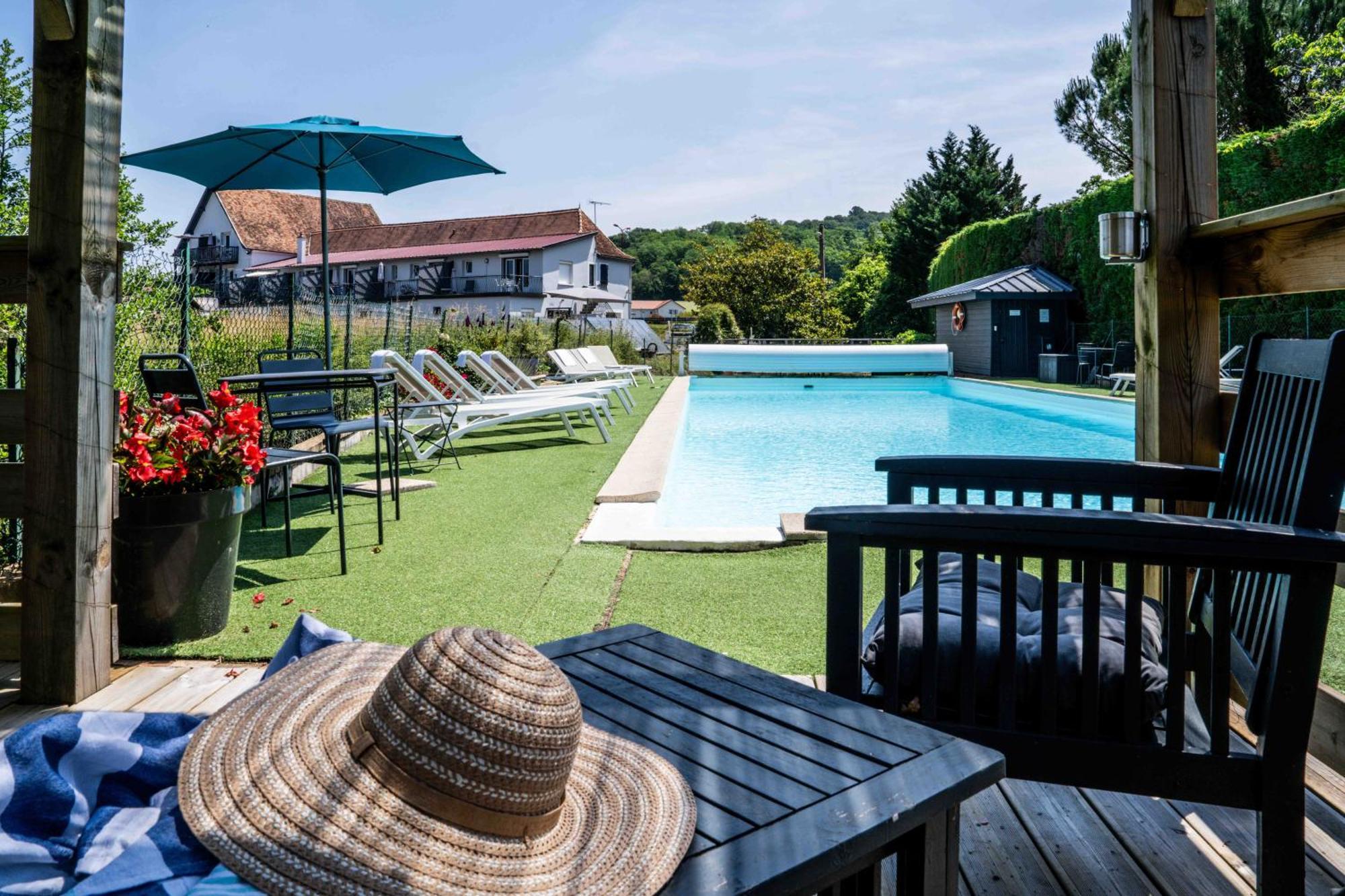 Logis Auberge Du Relais - Hotel & Restaurant Berenx Exterior photo
